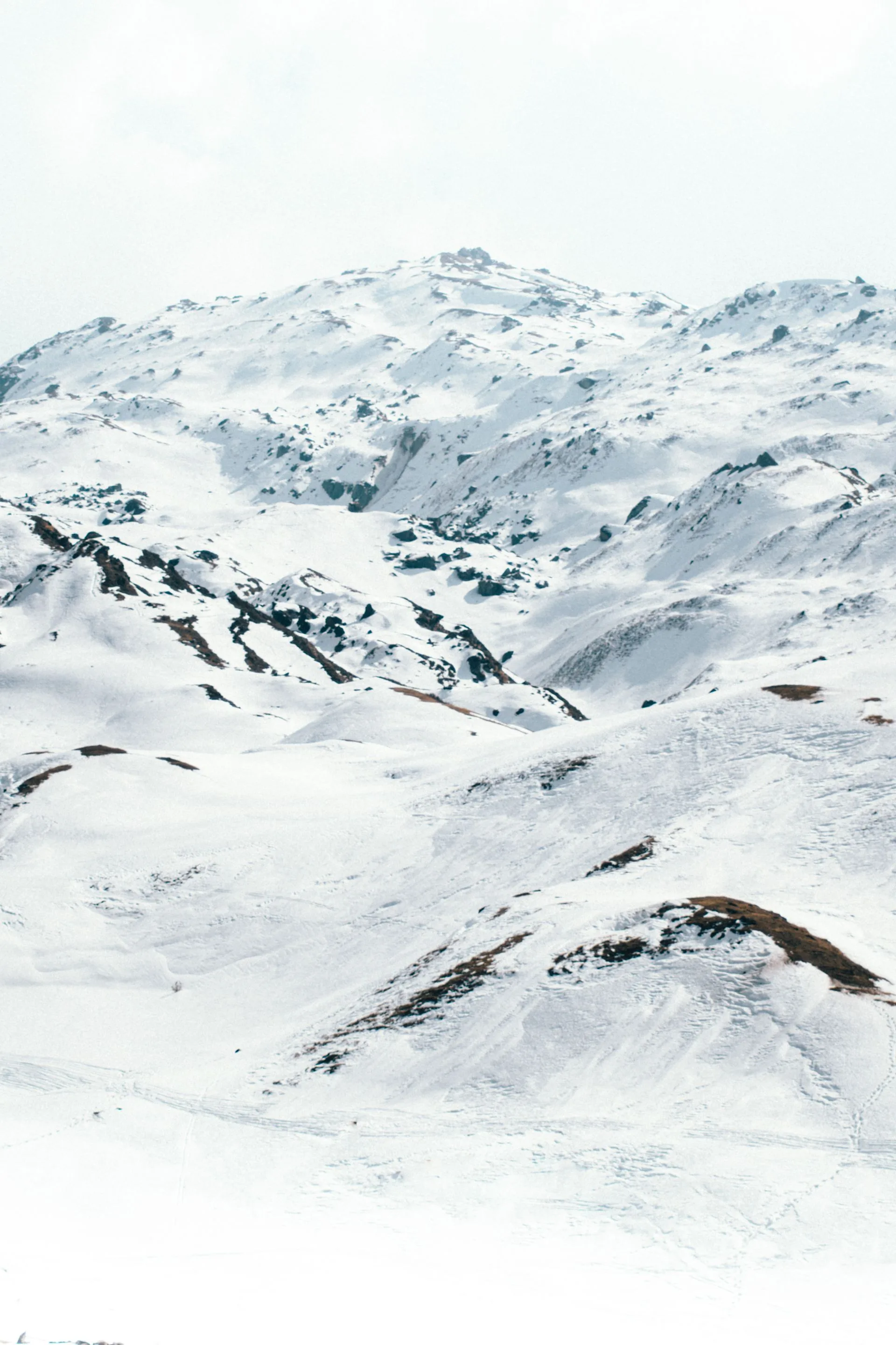 Stunning view of snow-covered peaks in Joshimath, Uttarakhand during winter.
